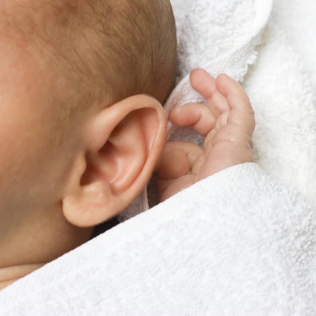 Ohren anlegen beim Kind – Das sagt der Kinderarzt: