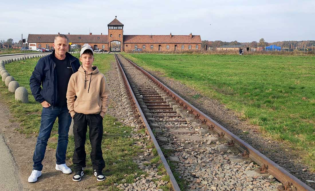 Auschwitz Besuch vor dem Lager Birkenau Foto: M.Foerster