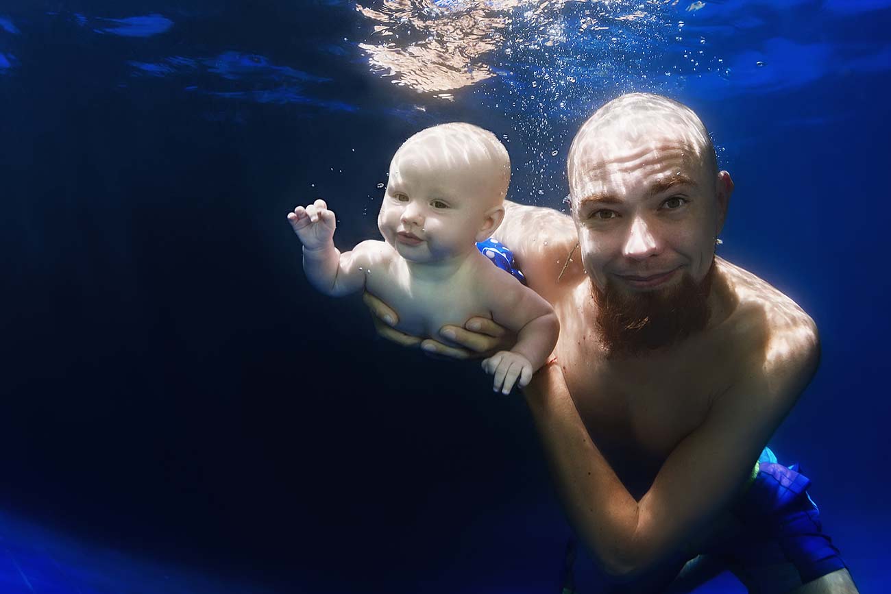 Babyschwimmen mit Papa: Das müssen Väter wissen